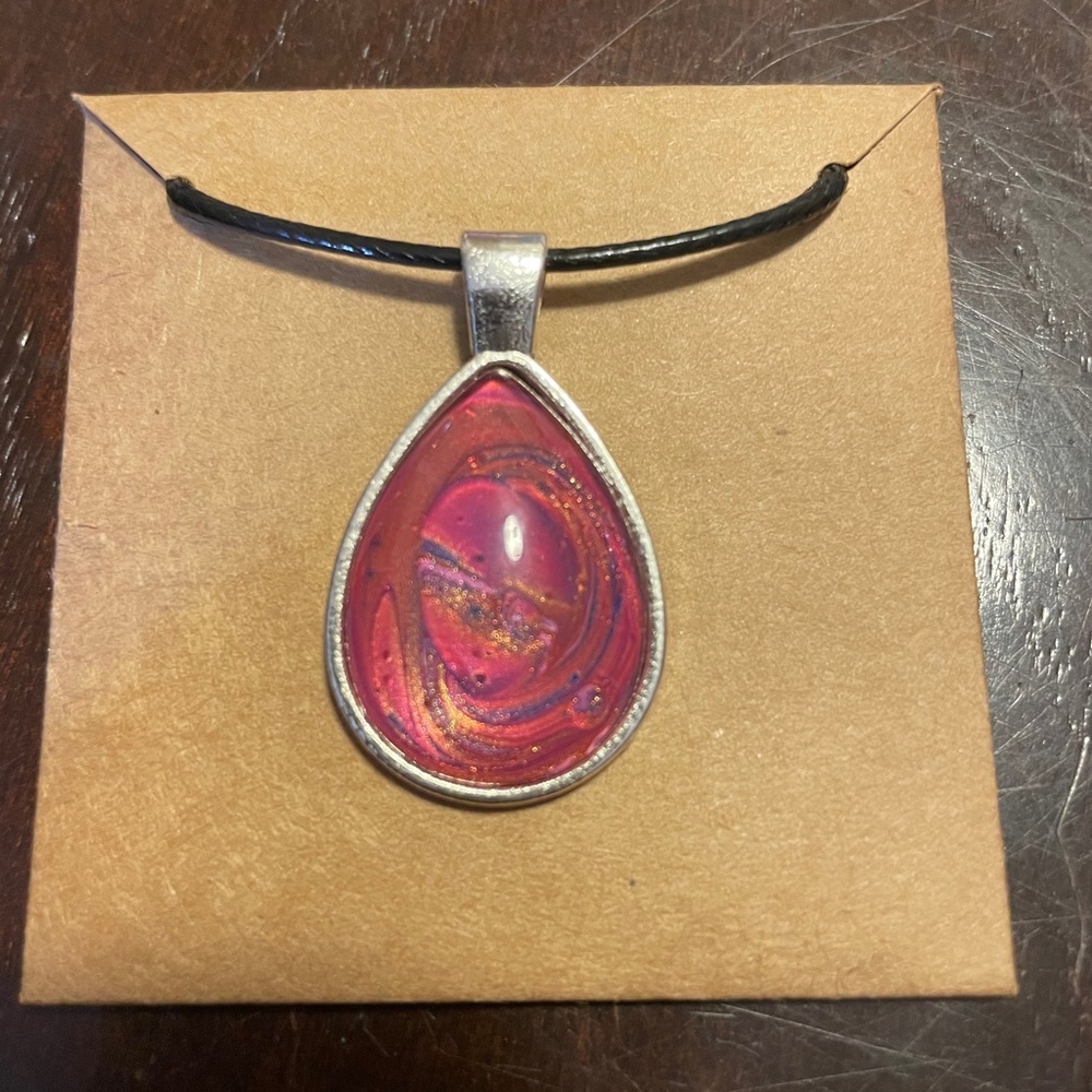 Acrylic pour necklace